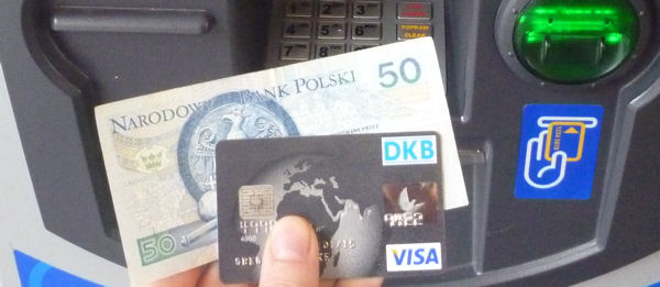 Retirar dinero en efectivo con la tarjeta Visa en Polonia y ahorrar costes de cambio